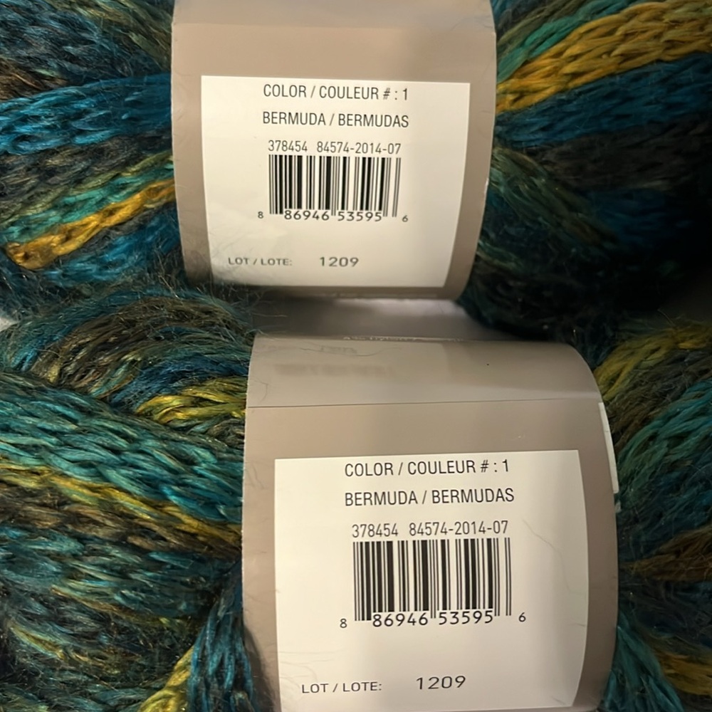 UPDATED: Yarn bundle - assorted - Picture 2 of 6
